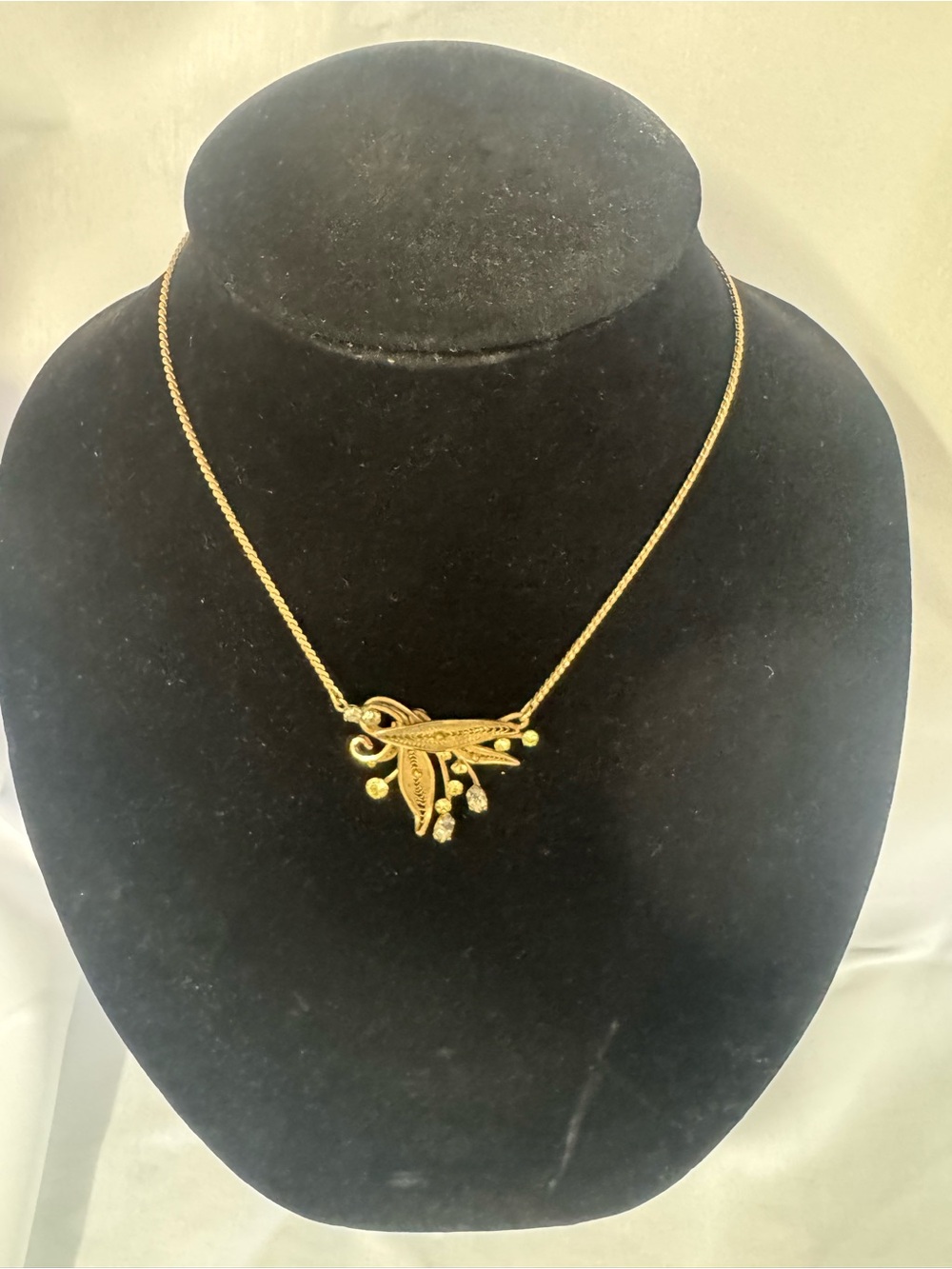 Delicate Gold Leaf Pendant Necklace - Women's Jewelry